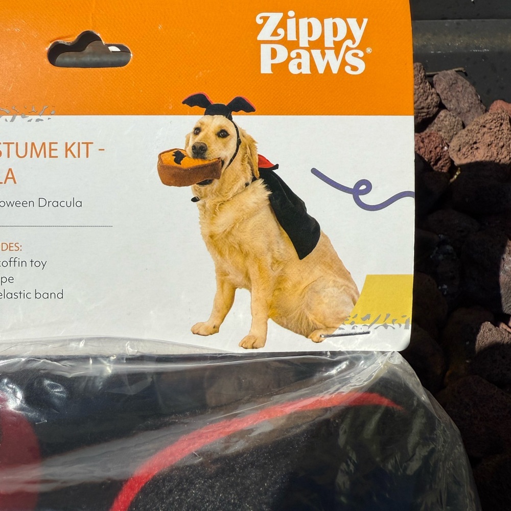 NEW ZippyPaws Halloween Costume Kit-Dracula Cape, Hat, Coffin Squeaky Toy 1 Size